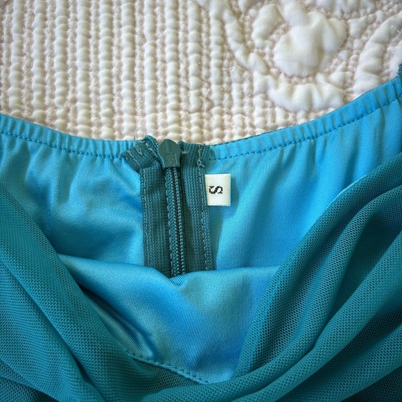 Elegant Teal Dress with Sheer Sleeves - Picture 3 of 4